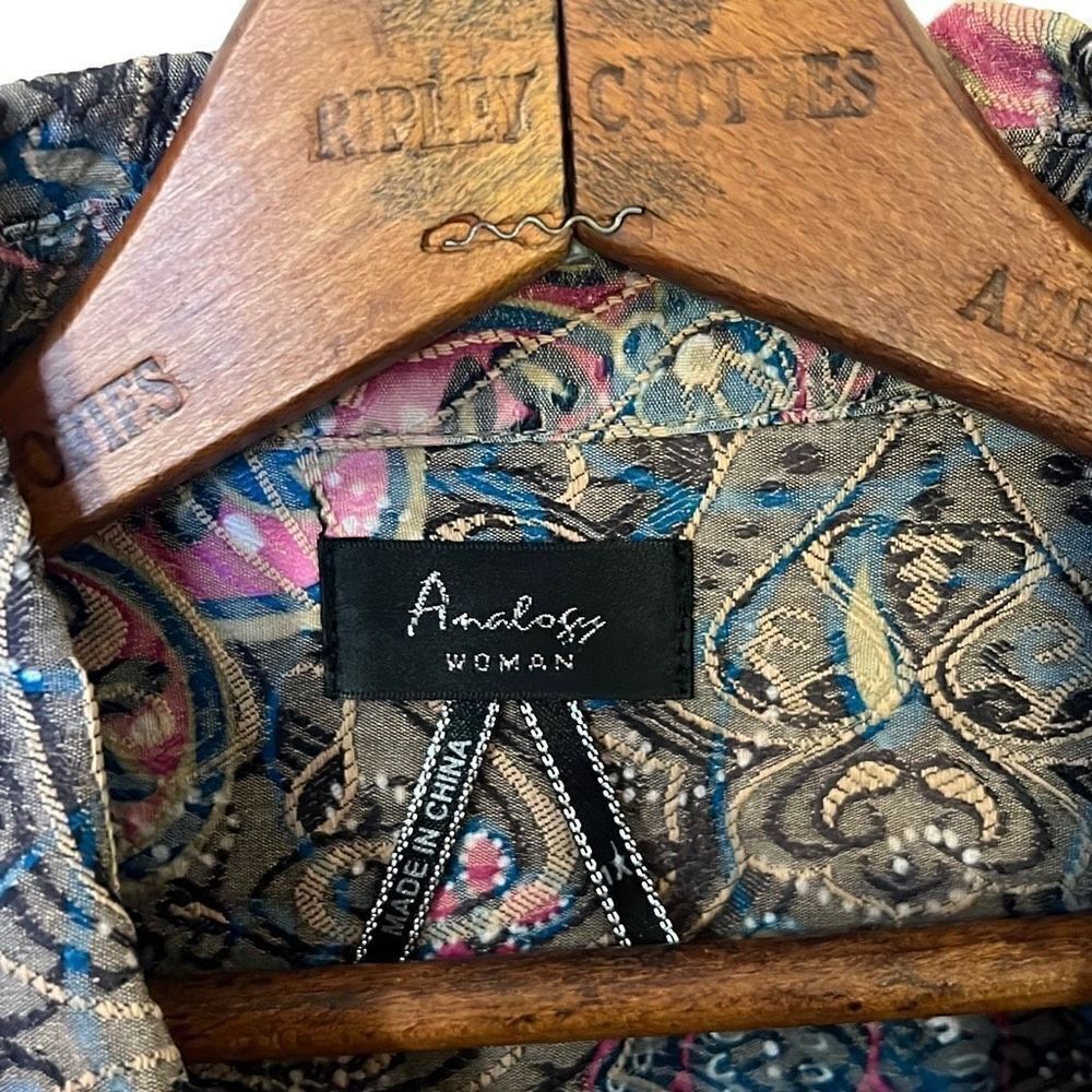 Analogy Woman Embroidered Lightweight Jacket - Picture 6 of 9